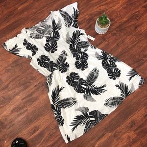 SOLD Old Navy White & Black Palm Dress 2x